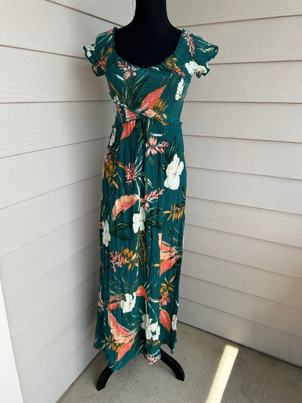 PATRONS OF PEACE green floral bohemian short sleeve maxi dress. Size Small.